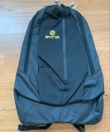 스킨스 백팩 통학 출퇴근 컴팩트 헬스장 심플 미사용