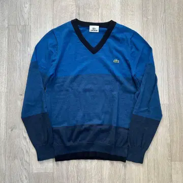 라코스테 블루 x 네이비 배색 V넥 니트 악어 자수 보더