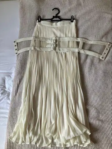 AMERI 벨트 플리츠 스커트