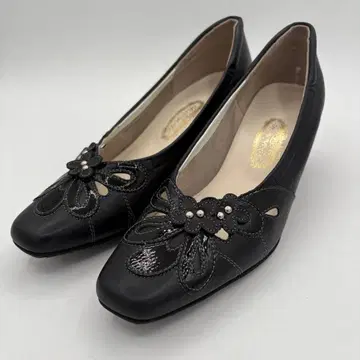 긴자 요시노야 [23.5] 천연 가죽 펌프스 플라워 모티브 블랙