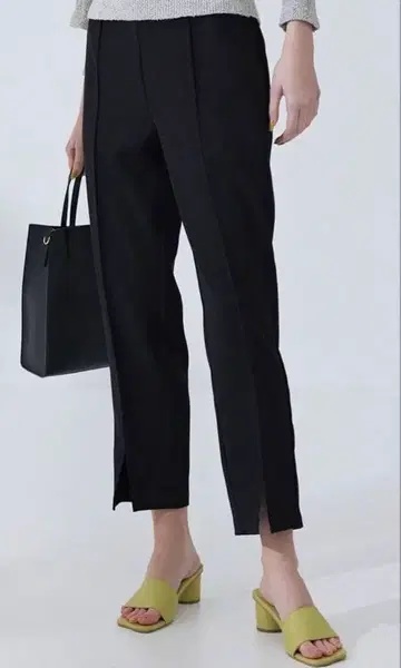 [새상품] 센터 슬릿 테이퍼드 팬츠 블랙 /M CEDNIE