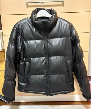 GU 가죽풍 다운 자켓 S 사이즈