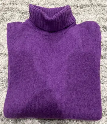 ZARA 퍼플 터틀넥 니트