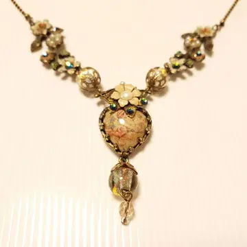 미하엘 네그린 꽃과 하트 목걸이