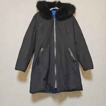 퍼 달린 블랙 다운 자켓