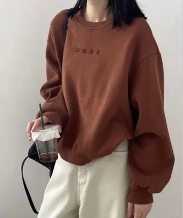 Alum 속기모 로고 자수 맨투맨 브라운