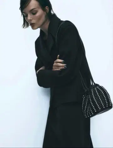 ZARA 스터드 소프트 버킷 백