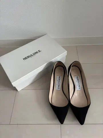 네브로니 블랙 스웨이드 펌프스