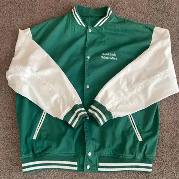 INGNI 바시티 자켓 그린/화이트 루즈핏 디자인 M 사이즈