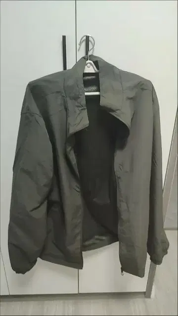 다크 그린 나일론 점퍼