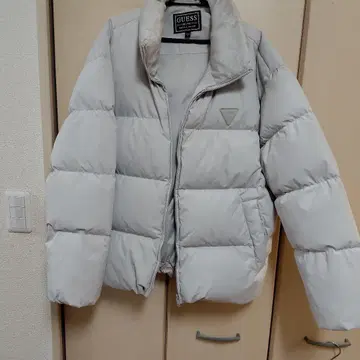 GUESS 라이트 그레이 다운 자켓