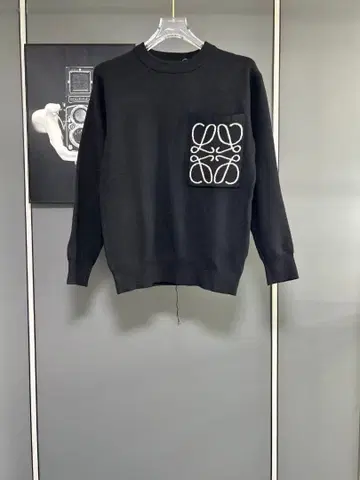 블랙 자수 포켓 크루넥 스웨터 M