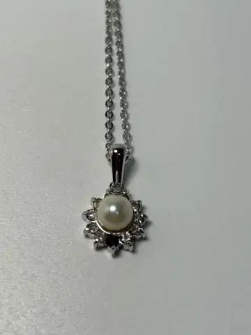진주 꽃 모양 목걸이
