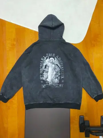 세인트 미카엘 후드티 다크 그레이