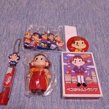 페코짱 키링 캔 배지 칫솔 트럼프 세트