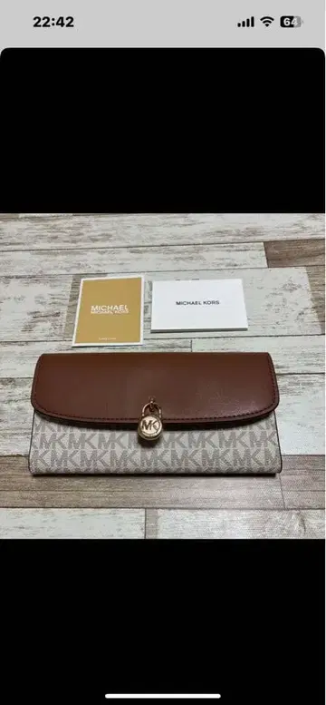 새상품급 MICHAEL KORS 마이클코어스 장지갑 화이트 계열