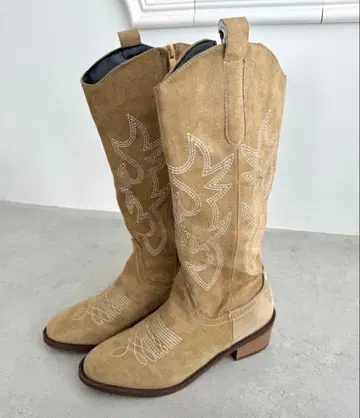 베이지 스웨이드 웨스턴 부츠