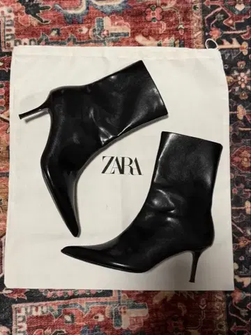 ZARA 블랙 스틸레토 부츠