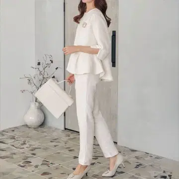 [ 고베 레터스 ] 새상품 페플럼 포멀 셋업 에크루 트위드