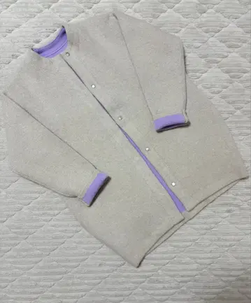 새상품급 ELENDEEK 라쿤 믹스 가디건 아이보리 보라색