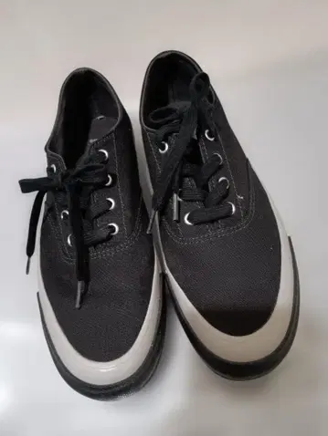블랙 캔버스 로우컷 스니커즈