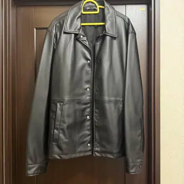 ZARA 블랙 페이크 가죽 자켓