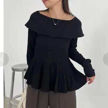 새상품 CAPRICIEUX LE'MAGE 플레어 보트넥 니트 블랙