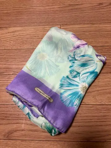 Salvatore Ferragamo 페라가모 실크 스카프