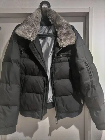 에뜨레고 hetrego 퍼 카라 부착 블랙 리얼 다운 자켓