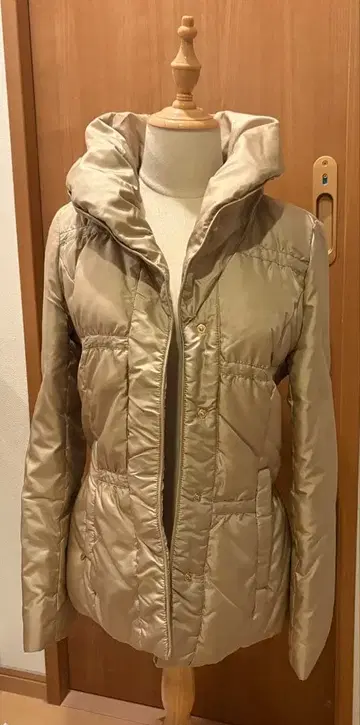 새상품급 엠프리미어 숏 다운