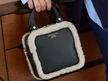 CHRISTIAN VILLA 보아 숄더