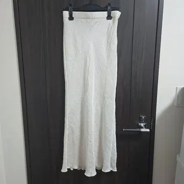 라 부티크 봉봉 키라키라 새틴 롱 내로우 스커트 38