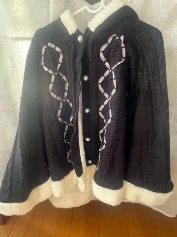 후드 부착 블랙 화이트 케이프 코트 지뢰계 양산형