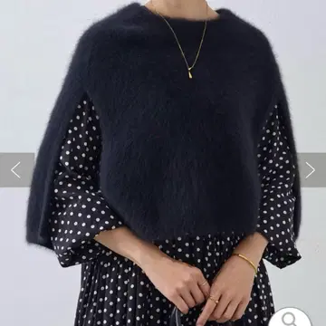 BEARDSLEY 비어즐리 퍼 니트 판초 블랙