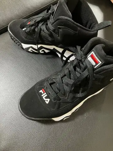 FILA 블랙 스니커즈