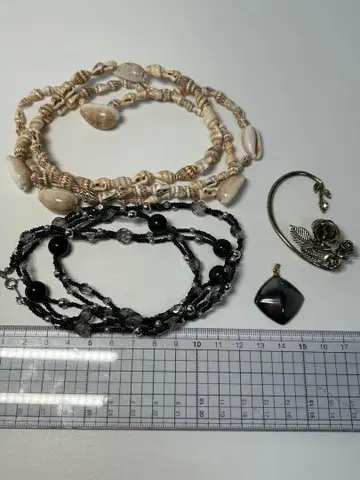 로즈와 잎의 골드 이어커프/헤마타이트/쉘과 비즈의 다층 목걸이