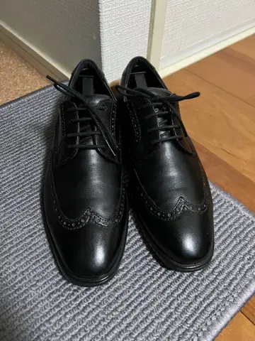 ECCO 블랙 레더 윙 팁 슈즈