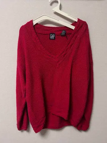 GAP 레드 V넥 니트 S 사이즈