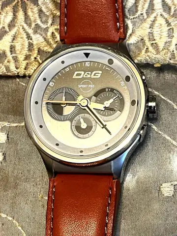 돌체앤가바나 손목시계 실버 크로노그래프 남성용 가죽