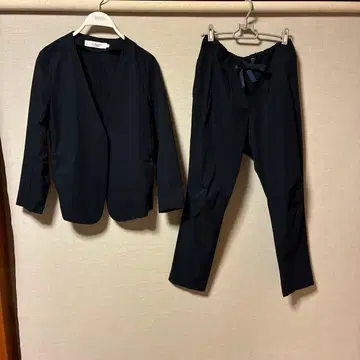 마이 페이보릿 노카라 자켓 네이비 사이즈 2 파우치 포함 팬츠 덤입니다.