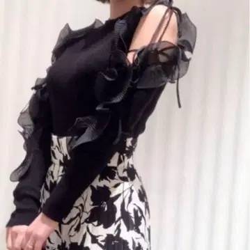 [정품] 프릴 슬리브 니트 풀오버 SNIDEL