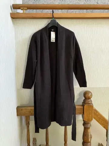 미사용 유니클로 블랙 계열 다크 그레이 수플레얀 벨티드 니트 코트 M