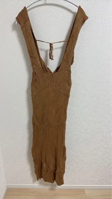 새상품급 SHEIN 브라운 슬리브리스 타이트 핏