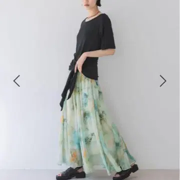 미사용 새상품 뉘앙스 프린트 플레어 스커트 니코앤드 FREE