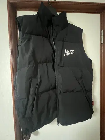 MOBB 블랙 다운 베스트 L 사이즈
