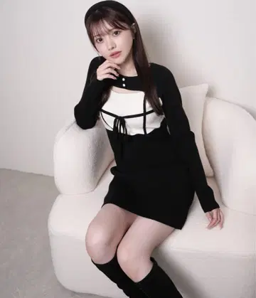 LIPSERVICE 데콜테 오픈 바이컬러 리본 니트 원피스