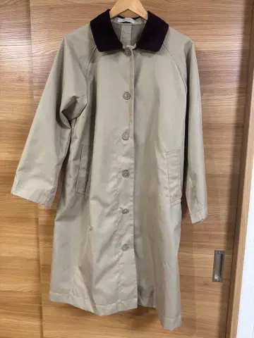 [ 미착용 새상품 ] 베이지 트렌치코트 다크 브라운 옷깃