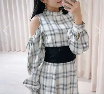 [ 새상품 ] evelyn 체크 오프숄더 OP 에블린