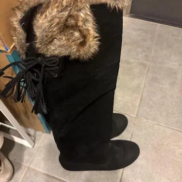 퍼 달린 블랙 스웨이드 롱 부츠 어스 뮤직