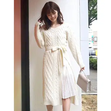 Mercury duo 화이트 케이블 니트 원피스